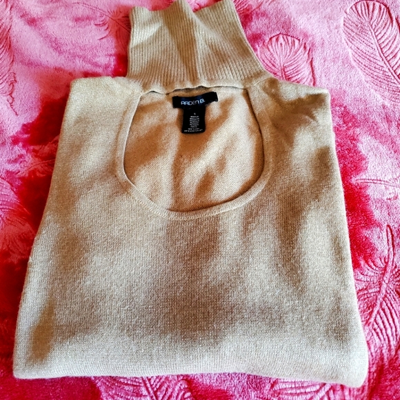 Women's Turtleneck Sweater - Picture 2 of 2